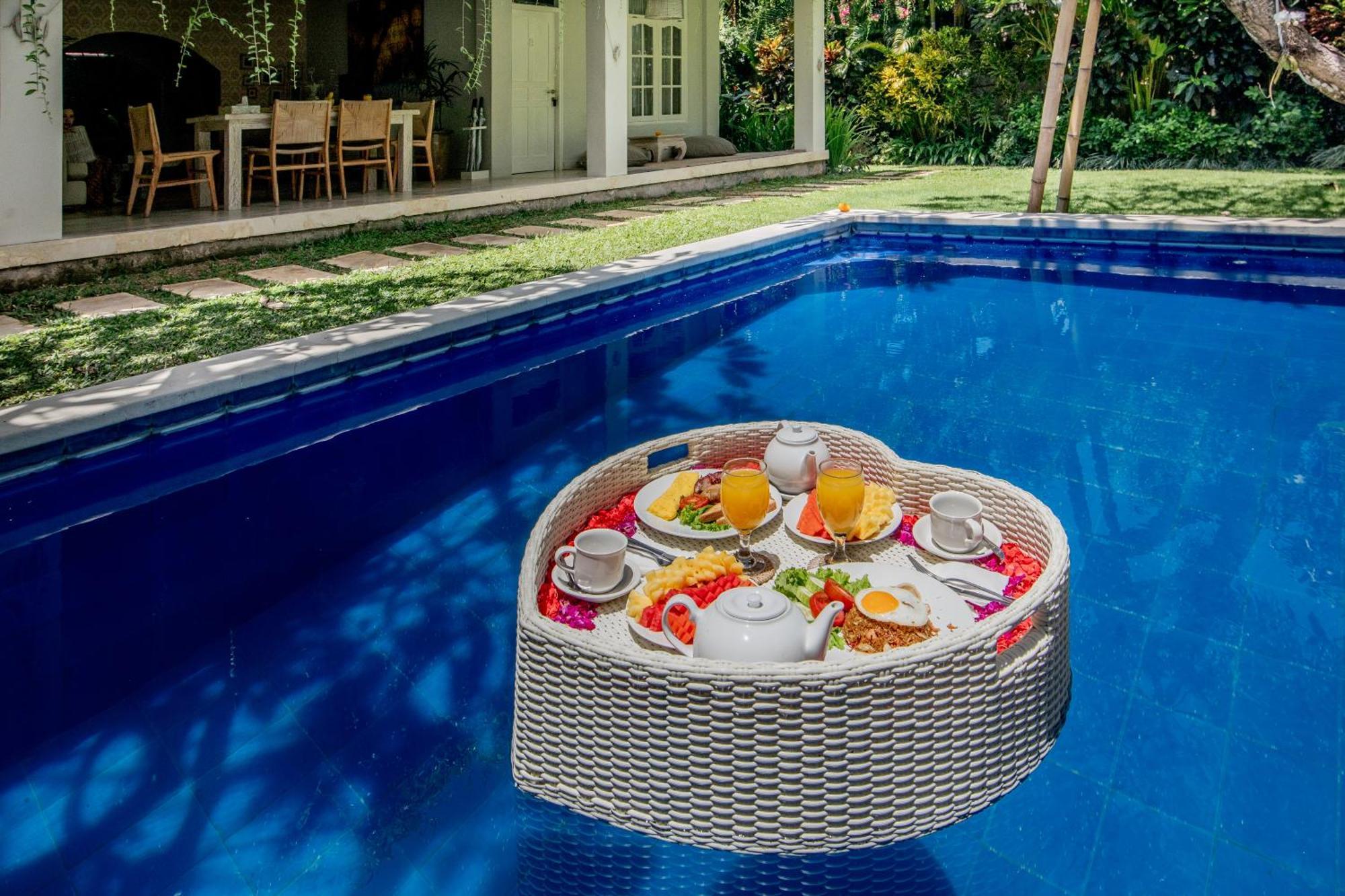 Villa Lodek Deluxe Seminyak Esterno foto