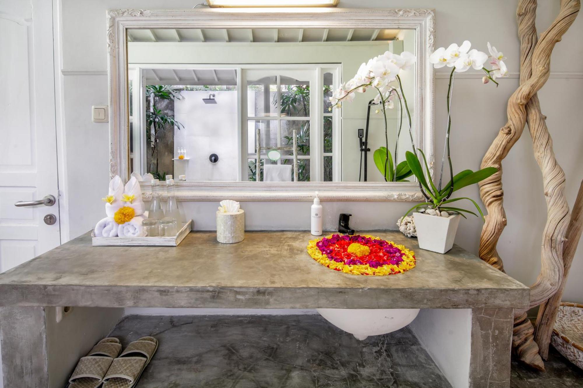Villa Lodek Deluxe Seminyak Esterno foto