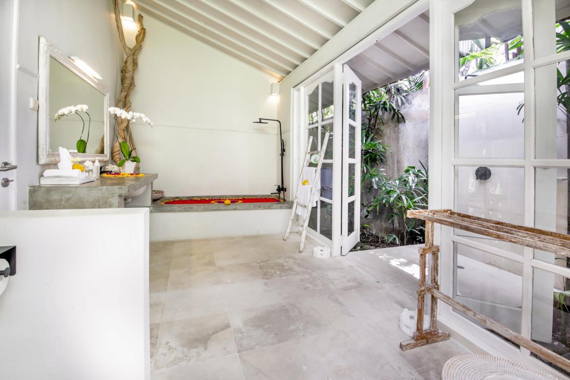 Villa Lodek Deluxe Seminyak Esterno foto